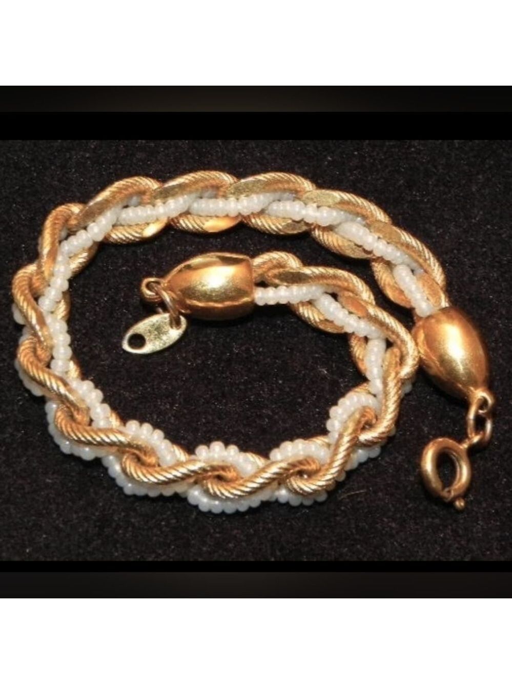 Vintage 80s Trifari Twisted Gold Tone Chain Faux Seed Pearl Bead 7.25" Bracelet